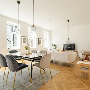 4ty3 - Spacious In The Heart Of The 8th District Is Calling Apartment